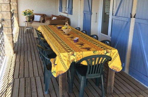 Cornillon Apartment | Spacious house in a peaceful setting between Ardèche and Provence in Goudargues