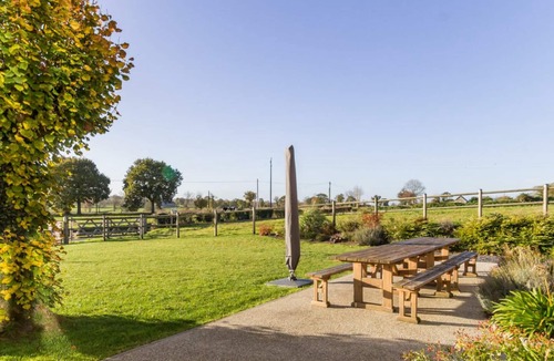 Le Guislain Cottage | Spacious house in a peaceful hamlet