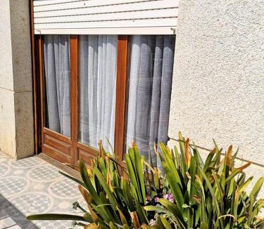 Deltebre House | Spacious House in Deltebre with Terrace