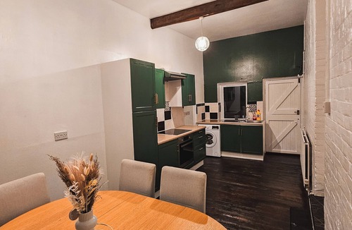 Ipswich House | Spacious House in Ipswich