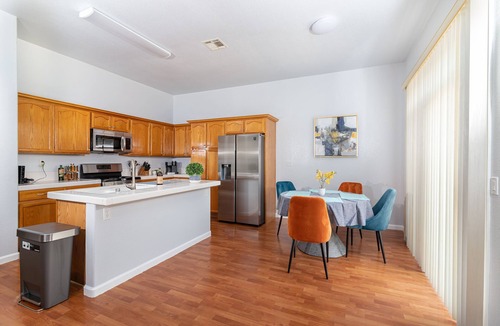 Lincoln House | Spacious House in Lincoln (everything is new!)