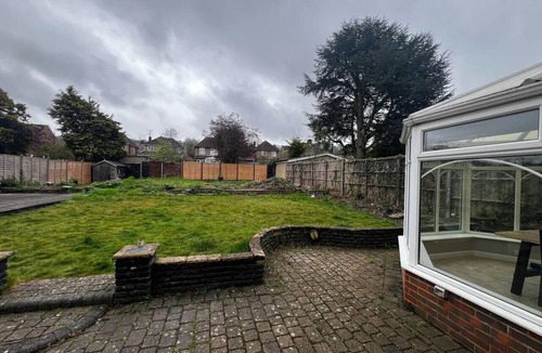 Luton House | Spacious House in Luton -11 Beds