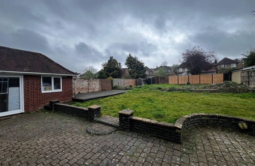 Luton House | Spacious House in Luton -11 Beds