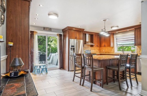 Pointe-aux-Trembles House | Spacious house in Montreal: 5 bedrooms, 4 bathrooms, garden with pool