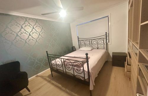 Redbank Plains House | Spacious House in Redbank Plains