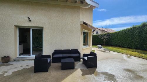 Thoiry House | Spacious House, long stay, 6 kms from CERN