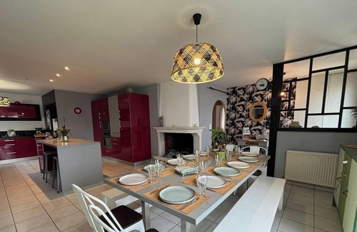 Challans Cottage | Spacious house near beaches - 12 guests