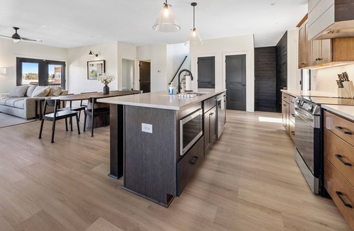 Clifton Heights House | Spacious house next to Mellwood Arts Center; Amazing downtown views! HOT TUB!