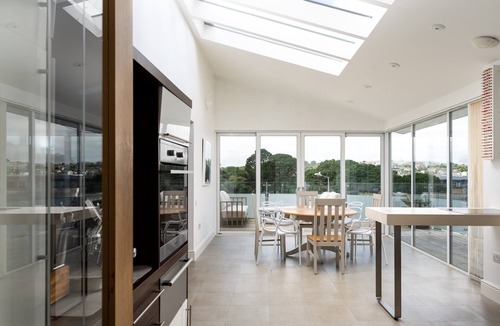 Mylor Churchtown House | Spacious House nr Castle Beach, Parking & Sauna