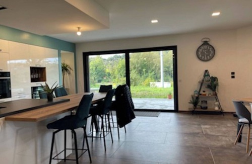 Sault-Brenaz Villa | Spacious house on the banks of the Rhône opposite the greenhouse island and via Rhôna