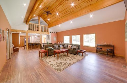 Harbert House | Spacious House on Half Acre Less Than 3 Mi to Beach!