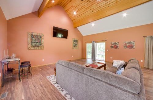 Harbert House | Spacious House on Half Acre Less Than 3 Mi to Beach!