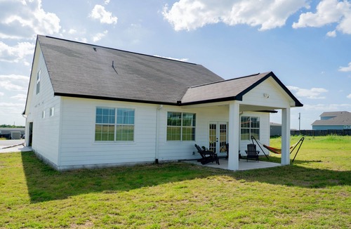 Del Valle House | Spacious house on large lot with Gameroom in Garage near COTA