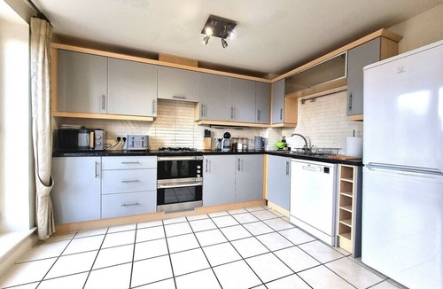 Hamilton House | Spacious House | Parking | Long Stay Discount