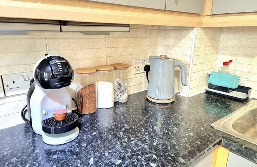 Hamilton House | Spacious House | Parking | Long Stay Discount