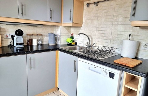 Hamilton House | Spacious House | Parking | Long Stay Discount