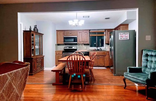Sherwood House | Spacious House that is centrally-located in the heart of Sherwood!