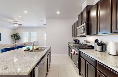 Flour Bluff House | Spacious house with enclosed yard, AC & near local attractions