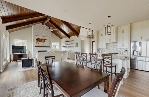 Point Venture House | Spacious house w/ping-pong and pool table, balcony with water and sunset view
