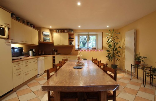 Ver Cottage | Spacious house with courtyard, fireplace, and secure pond in Ver
