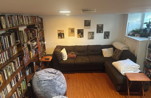 Chinquapin Park House | Spacious house with finished basement