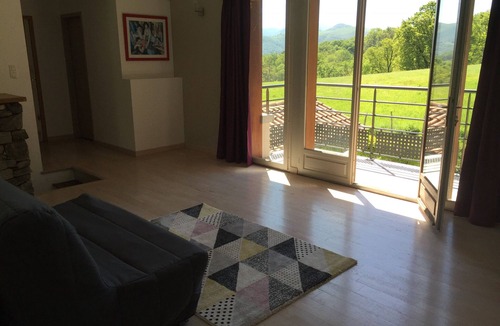 Suhescun House | Spacious house with garden