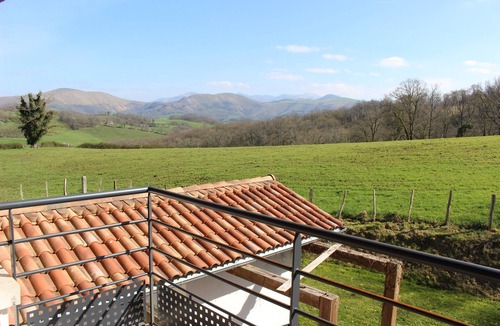 Suhescun House | Spacious house with garden