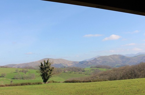 Suhescun House | Spacious house with garden