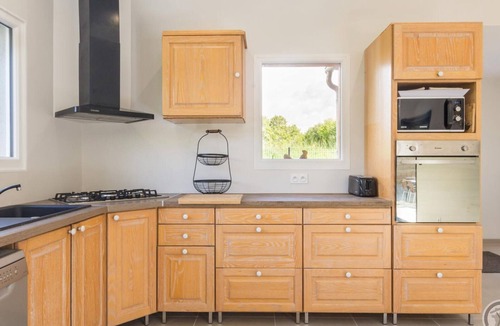 Vesly Cottage | Spacious house with heated pool and pets allowed