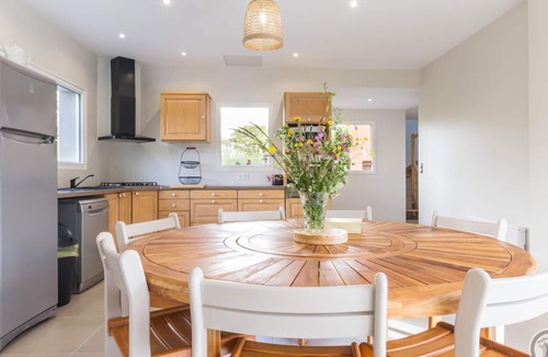 Vesly Cottage | Spacious house with heated pool and pets allowed