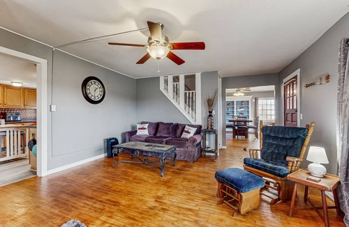 Dundee House | Spacious house with hot tub, gas fireplace, firepit - dog friendly