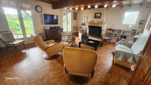 Salles-en-Toulon House | Spacious house with large garden in Valdivienne