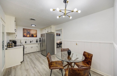 Beaumont House | Spacious house with massage chair and game room