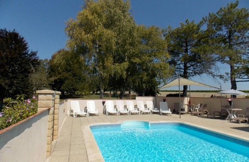 Angeduc Cottage | Spacious house with pool and WiFi in Charente