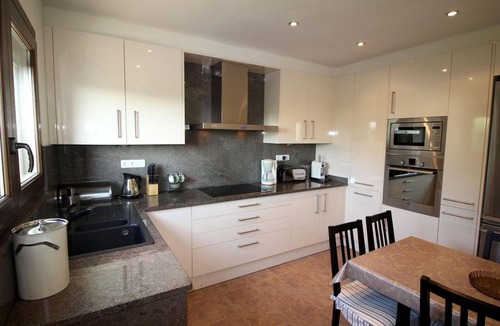 Pau House | Spacious house with private pool and air conditioning