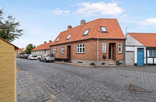 Ronne Villa | Spacious House With Sea Views From All Rooms