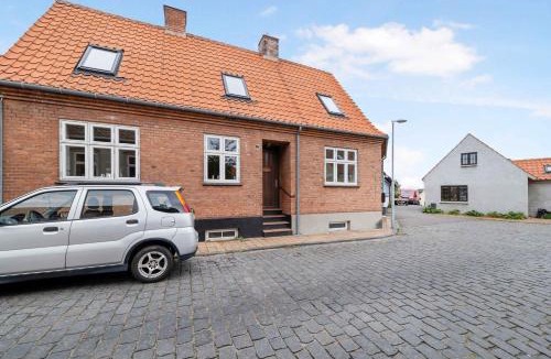 Ronne Villa | Spacious House With Sea Views From All Rooms