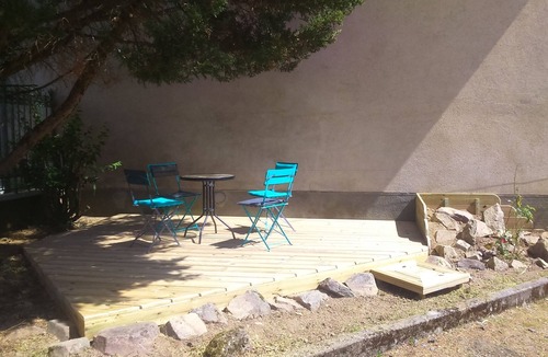 Chabanais House | Spacious house with town view