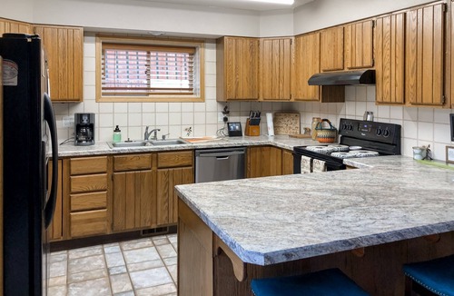 Thermopolis House | Spacious house with free wifi, Smart TVs + private hot tub