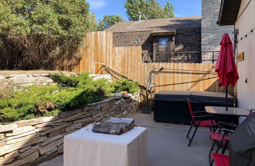 Thermopolis House | Spacious house with free wifi, Smart TVs + private hot tub