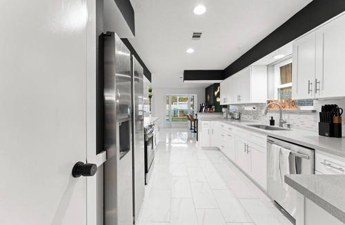 Clodine House | Spacious Houston Home Pool, Huge Covered Patio, Outdoor Kitchen