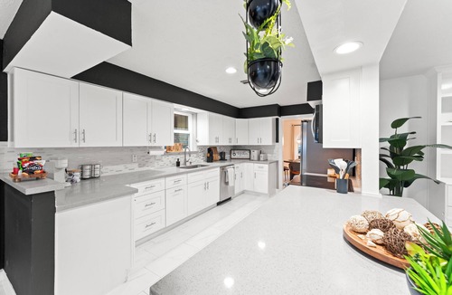 Clodine House | Spacious Houston Home Pool, Huge Covered Patio, Outdoor Kitchen