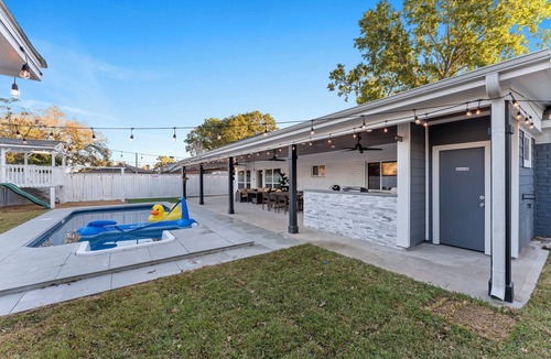 Clodine House | Spacious Houston Home Pool, Huge Covered Patio, Outdoor Kitchen