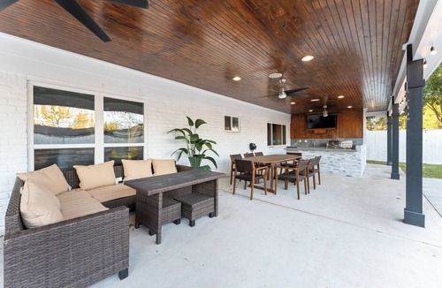 Clodine House | Spacious Houston Home Pool, Huge Covered Patio, Outdoor Kitchen