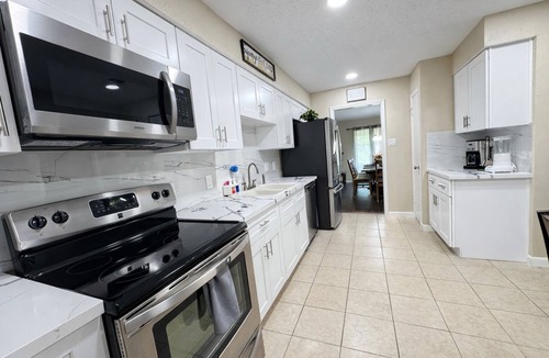 Northeast Houston House | Spacious Houston Home Sleeps 8 Fireplace