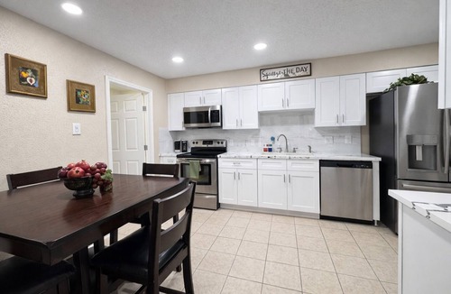 Northeast Houston House | Spacious Houston Home Sleeps 8 Fireplace