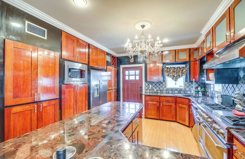Midtown House | Spacious Houston Home w/Deck ~ 2 Mi to Downtown!