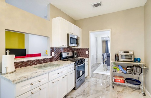 Barker House | Spacious Houston Home w/Patio, Grill & Fireplace!