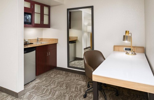 Southeast Houston Hotel | Spacious Houston Suite w/Complimentary Breakfast, Pool Access & Shuttle Service