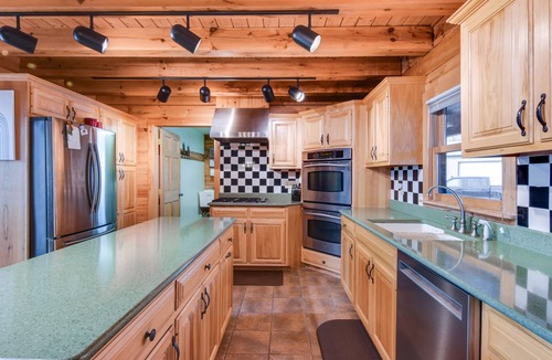 Howard Cabin | Spacious Howard Cabin w/Wraparound Deck & Views!